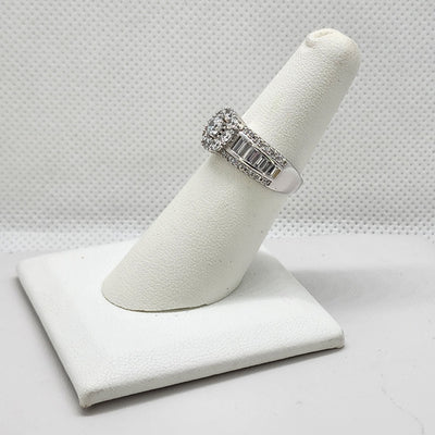 Brand New Sterling Silver 925 Halo design Ring Brand New Sterling Silver 925 Halo design Ring
