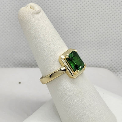 Brand New Sterling Silver 925 Green Gemstone Twist Ring