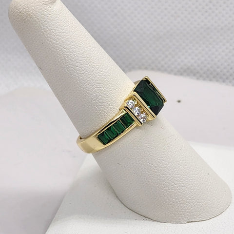 Brand New Sterling Silver 925 Green Gemstones Ring