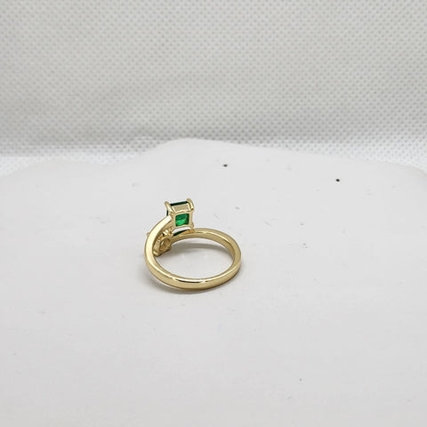 Brand New Sterling Silver 925 Green/White Gemstones Ring