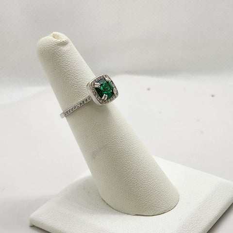 Brand New Sterling Silver 925 Green Gemstone Ring