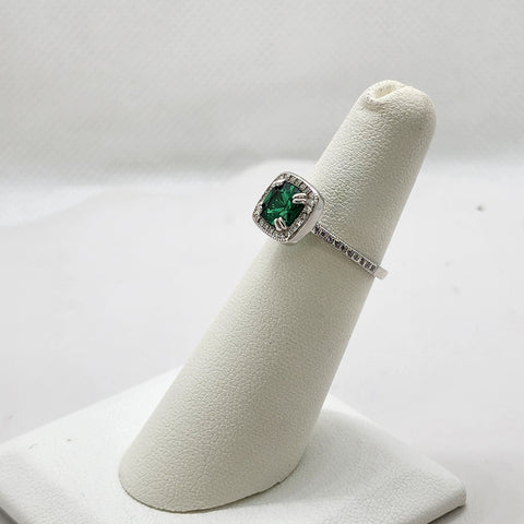 Brand New Sterling Silver 925 Green Gemstone Ring