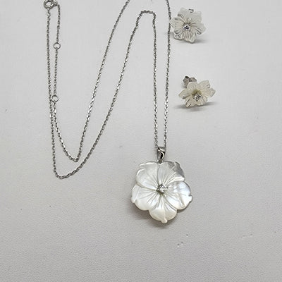 Brand New Sterling Silver 925 Pearl White Flower Earrings Necklace Set