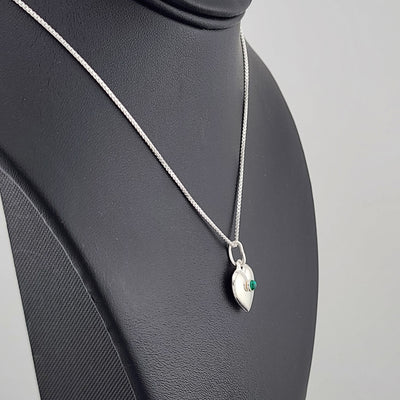 925 Sterling Silver Heart Necklace with Round Green Enamel – New & Stylish