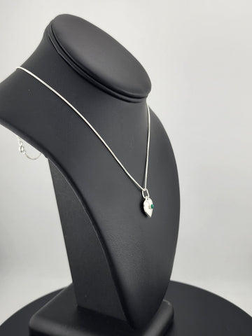 925 Sterling Silver Heart Necklace with Round Green Enamel – New & Stylish
