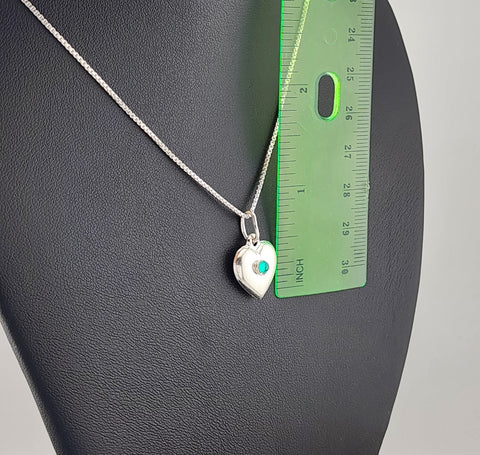 925 Sterling Silver Heart Necklace with Round Green Enamel – New & Stylish