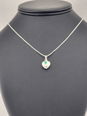 925 Sterling Silver Heart Necklace with Round Green Enamel – New & Stylish
