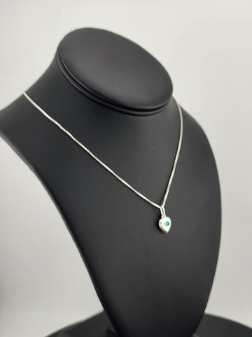 925 Sterling Silver Heart Necklace with Round Green Enamel – New & Stylish