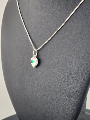 925 Sterling Silver Heart Necklace with Round Green Enamel – New & Stylish