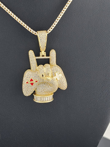 Gaming-Inspired 925 Silver Necklace – Hand & Controller Pendant