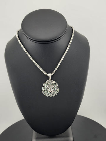 Majestic Mane: Bold Lion Face Necklace