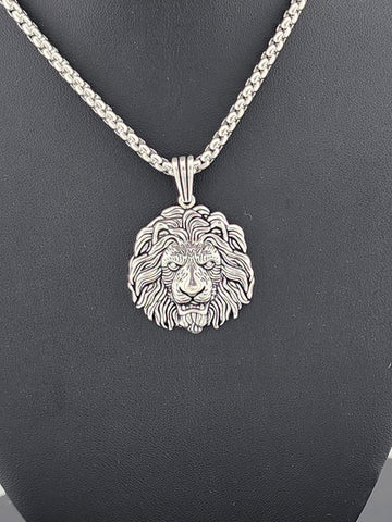 Majestic Mane: Bold Lion Face Necklace