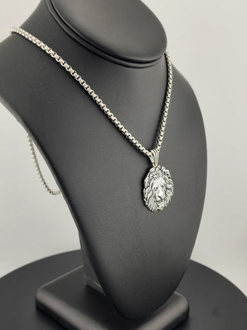 Majestic Mane: Bold Lion Face Necklace
