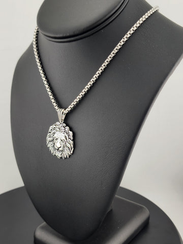 Majestic Mane: Bold Lion Face Necklace