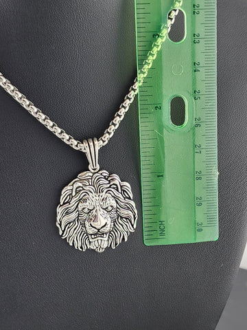 Majestic Mane: Bold Lion Face Necklace
