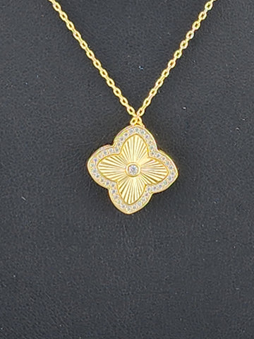 Elegant 925 Sterling Silver Clover Pendant Necklace – Sparkling Cubic Zirconia