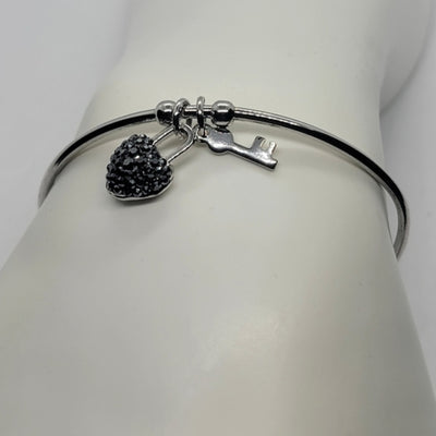 Brand New 18K White Gold-Plated Bracelet with Black Heart and Key Charm