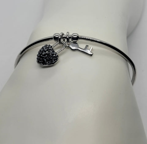 Brand New 18K White Gold-Plated Bracelet with Black Heart and Key Charm