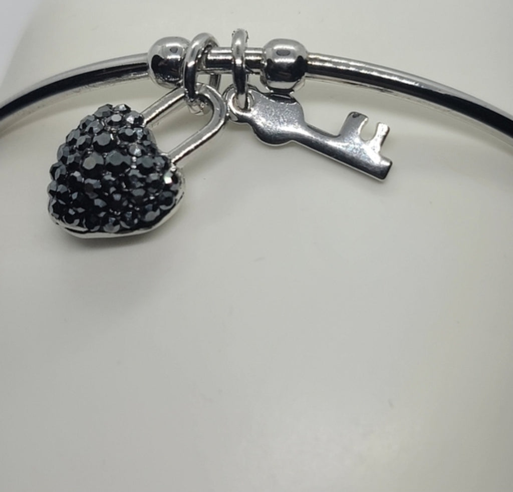 Brand New 18K White Gold-Plated Bracelet with Black Heart and Key Charm