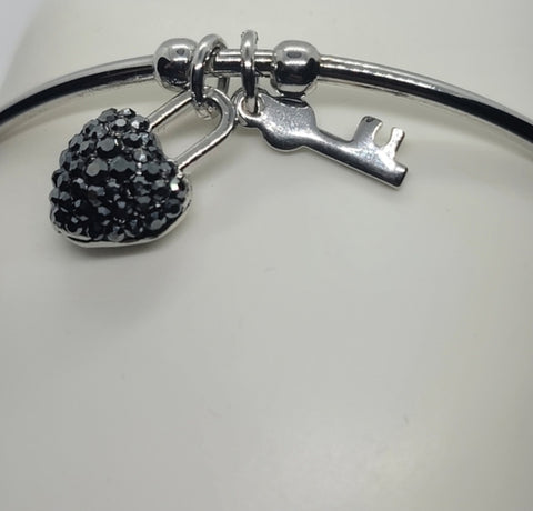 Brand New 18K White Gold-Plated Bracelet with Black Heart and Key Charm