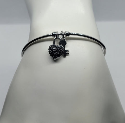 Brand New 18K White Gold-Plated Bracelet with Black Heart and Key Charm