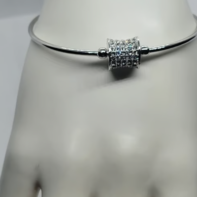 Brand New 18K White Gold-Plated Charm Bracelet – Stylish & Elegant