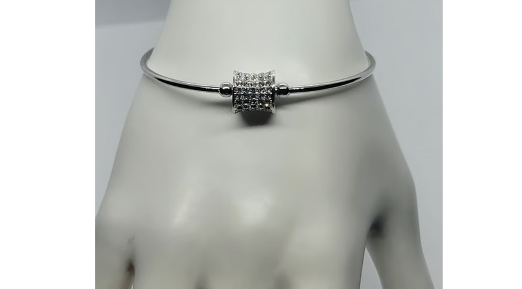 Brand New 18K White Gold-Plated Charm Bracelet – Stylish & Elegant