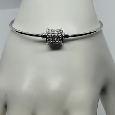 Brand New 18K White Gold-Plated Charm Bracelet – Stylish & Elegant