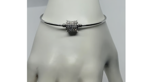 Brand New 18K White Gold-Plated Charm Bracelet – Stylish & Elegant