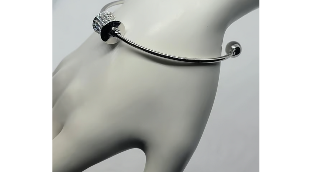 Brand New 18K White Gold-Plated Charm Bracelet – Stylish & Elegant