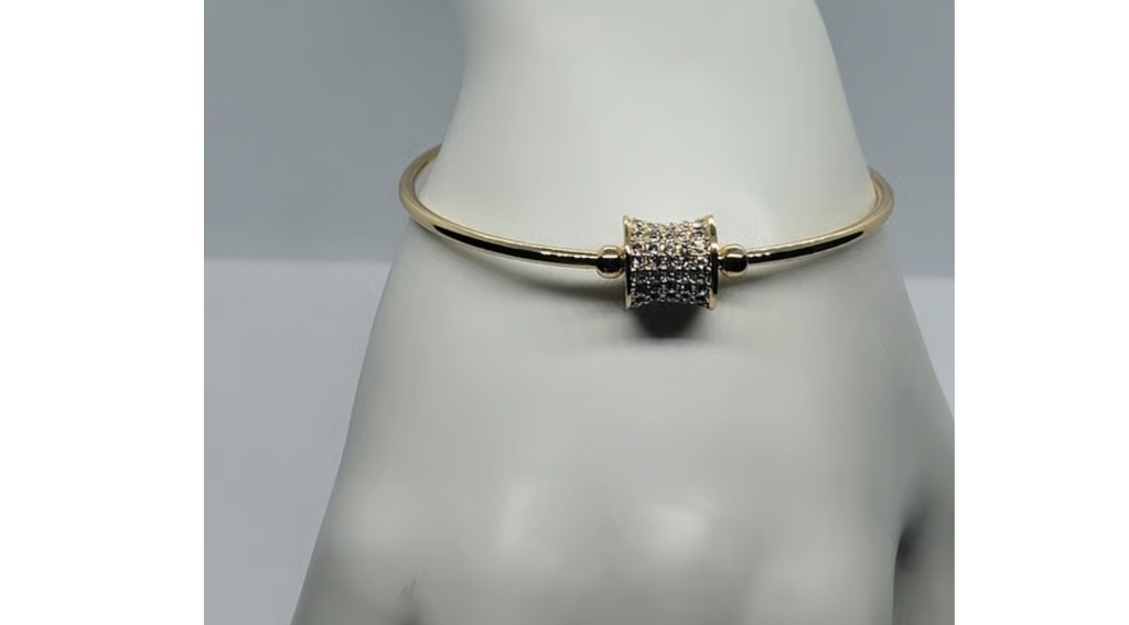 Brand New 18K Gold-Plated Charm Bracelet – Stylish & Elegant