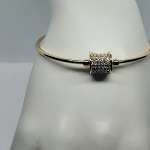 Brand New 18K Gold-Plated Charm Bracelet – Stylish & Elegant